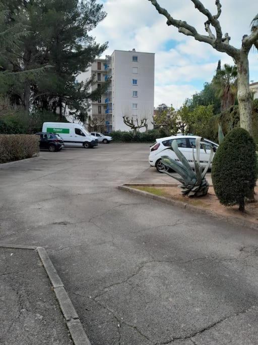 Charmant Studio Lumineux Avec Parking Prive Saint-Raphael  Exterior photo